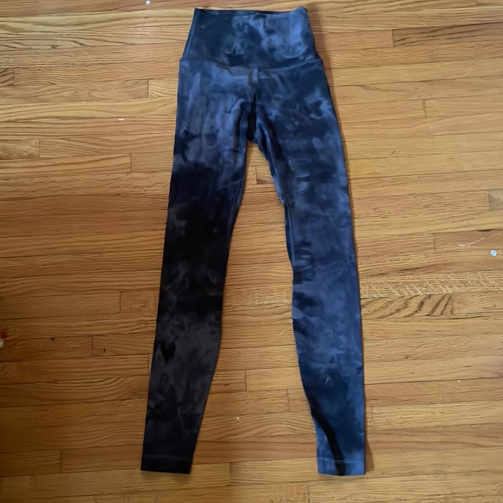 Lululemon leggings. but brand new it’s js without the tags